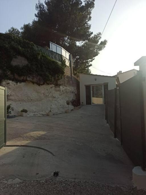 Maison, Rue Calme Dans Village Saint-Mitre-les-Remparts Dış mekan fotoğraf